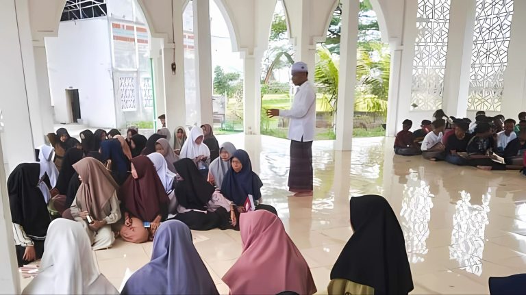 pimpinan-pondok-pesantren-darul-hikmah2944495990304352904.jpg